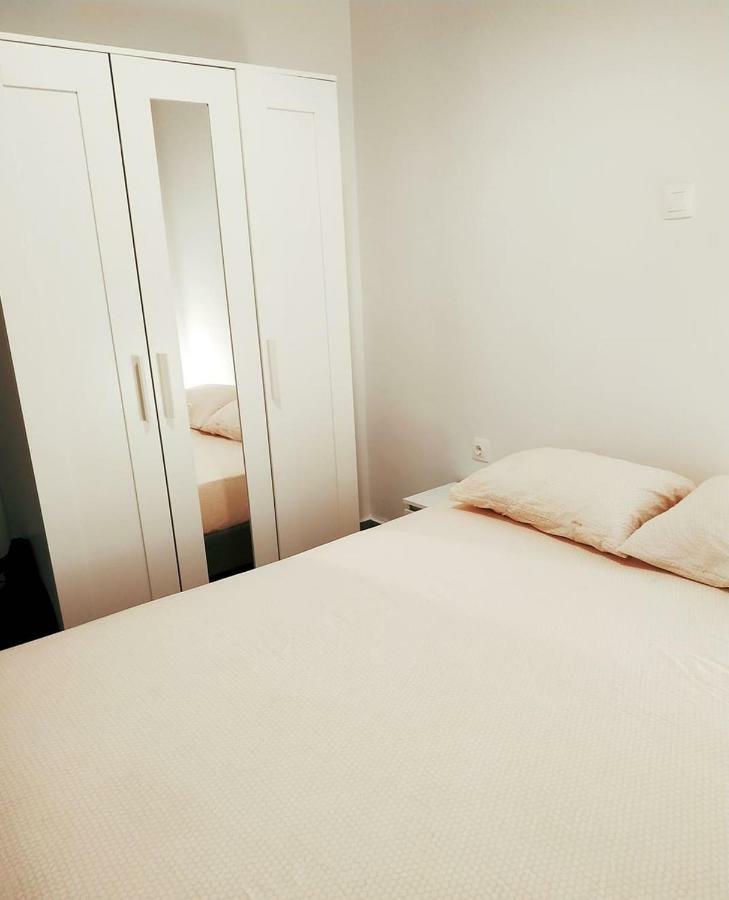 Finiki Seaside Apartment Luaran gambar