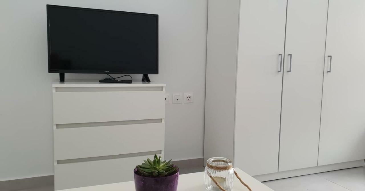 Finiki Seaside Apartment Luaran gambar